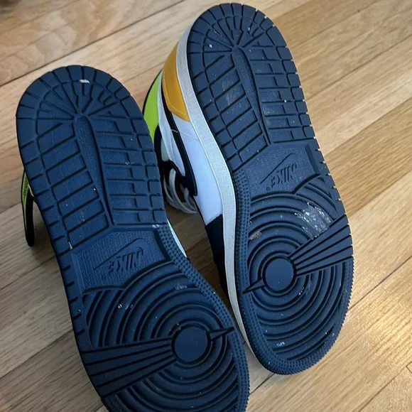 Nike Jordan 😍 1’s OG volt gold